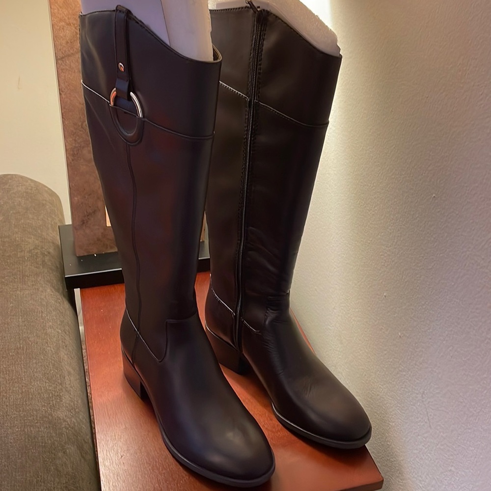 Brand new Alfani size 8 wide calf ladies chocolate brown leather boots.